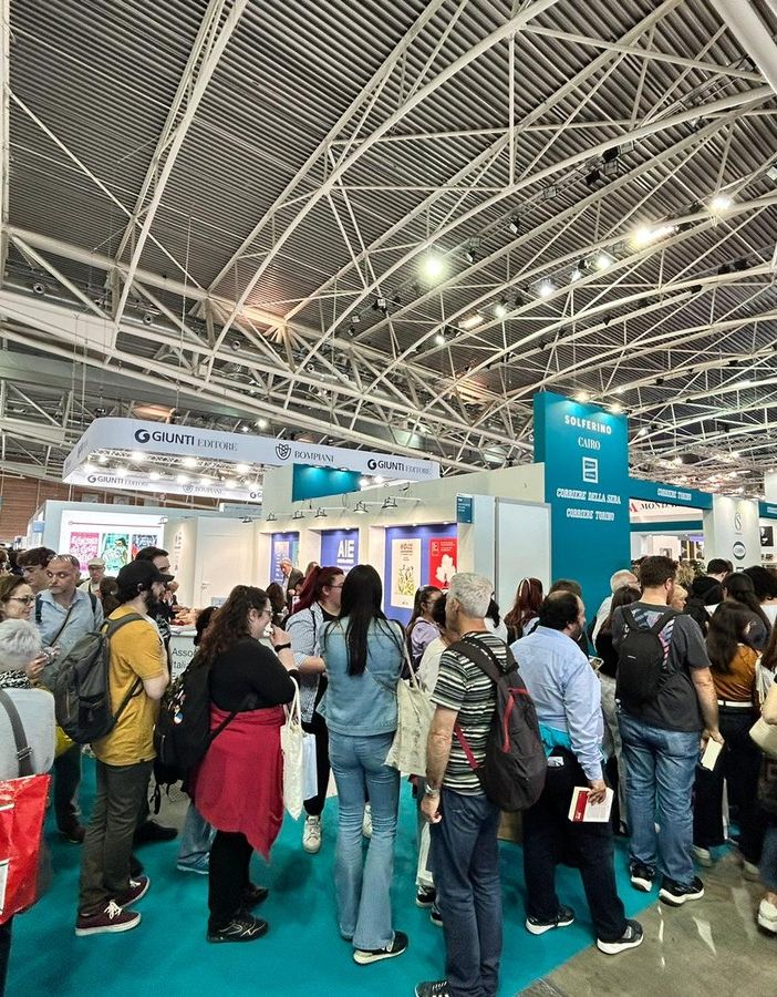I &quot;vassalli&quot; di Barbero all'assalto del firmacopie al Salone del Libro