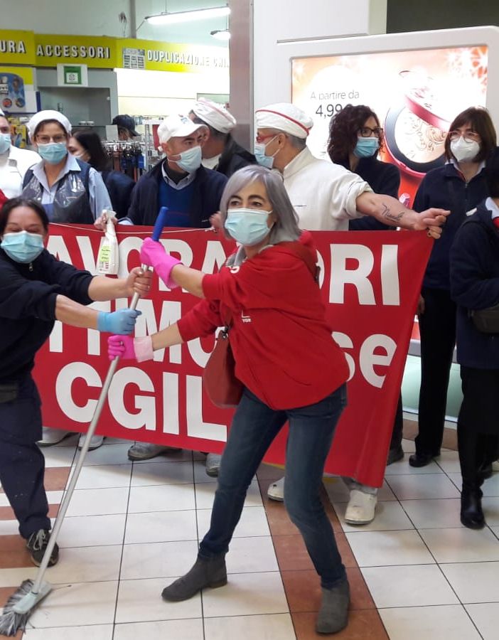 flash mob lavoratori supermercato