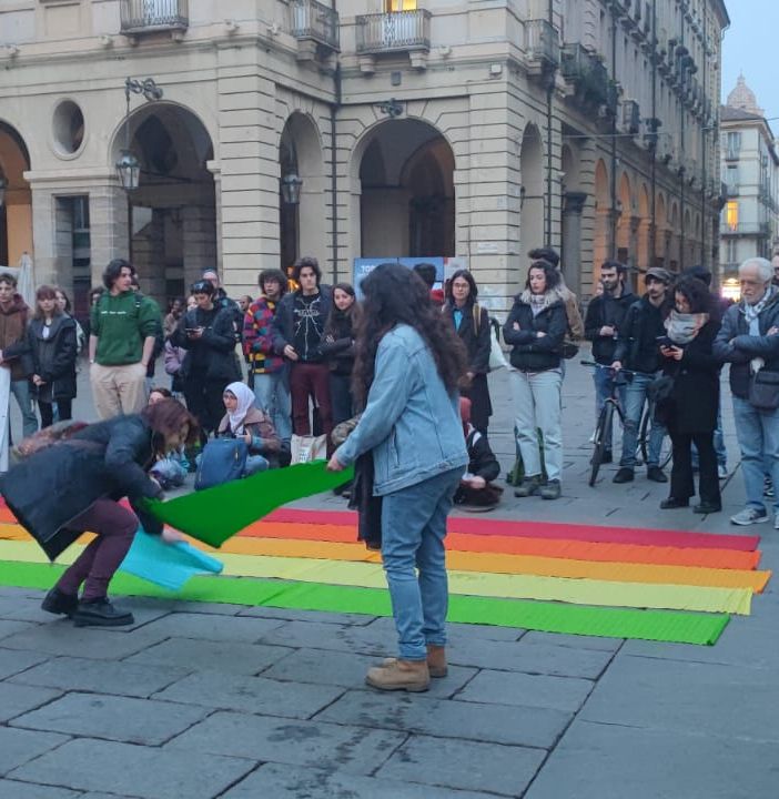 Torino in piazza contro il razzismo: &quot;La mafia è razzista, specula sui migranti&quot;