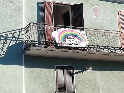“Applausi e musica dai balconi”, oggi nuovo flash mob anti-coronavirus a Torino