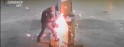 Catturato il sesto &quot;Fleximan&quot;. I carabinieri del Nucleo operativo di Asti lo hanno rintracciato a Torino e portato a Quarto