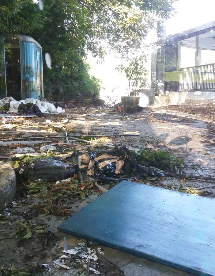 Il Fluido abbandonato diventa una discarica a cielo aperto