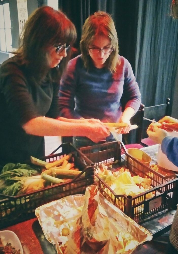 Food not bombs Torino, cibo recuperato che sfama tanti senzatetto