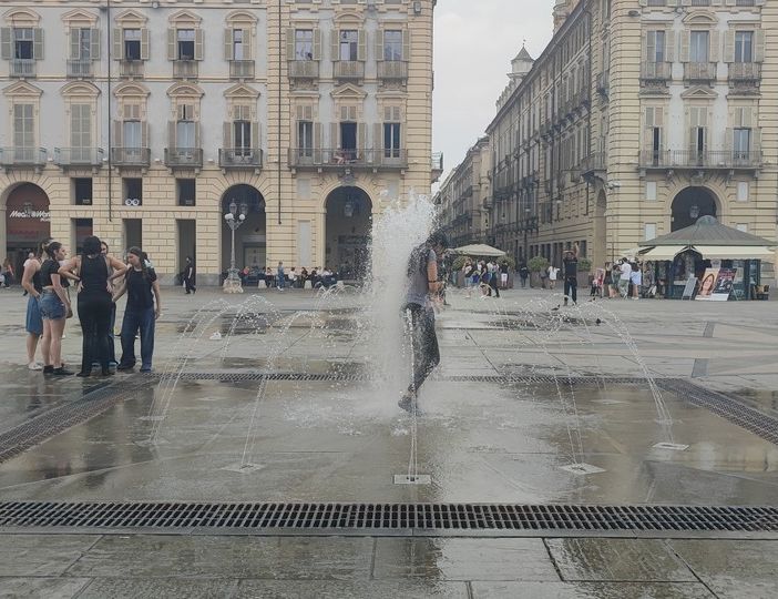 Addio alla tradizione del bagno di fine scuola in Piazza Castello?