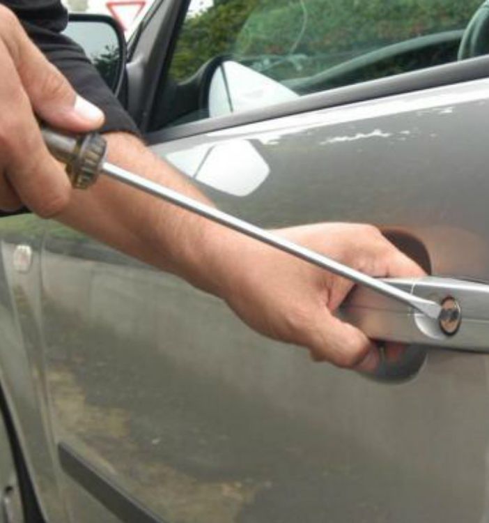 Torino, la Polizia arresta un “topo d’auto” a Barriera di Milano
