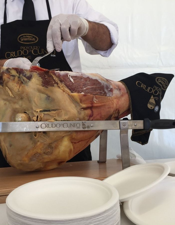 Degustazione gratuita del Crudo di Cuneo alla Fiera Del Marrone dal 18 al 20 ottobre