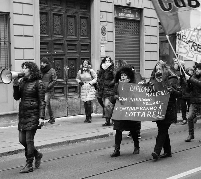 Domani pomeriggio in piazza Castello flash mob delle diplomate magistrali