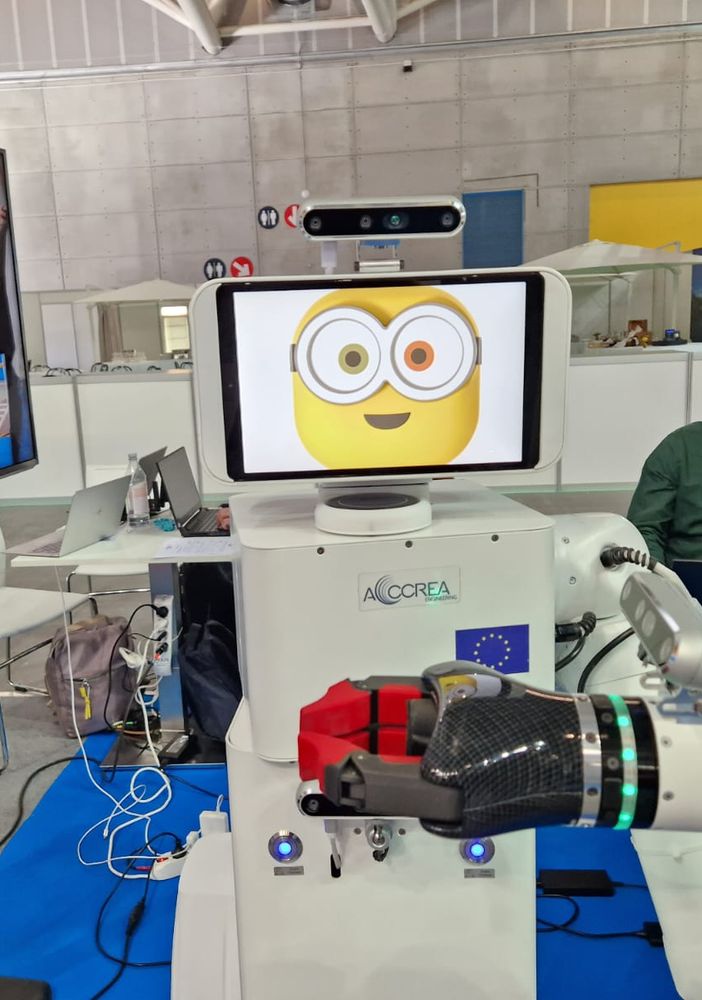 robot con faccina sorridente
