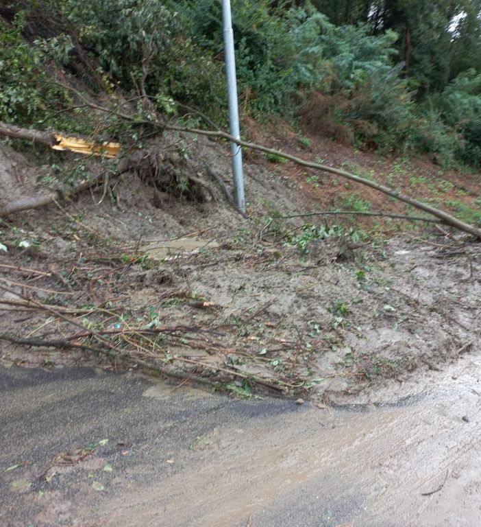 Crollo strada Sant'Anna, a metà dicembre il transito riprenderà regolare (foto di repertorio)