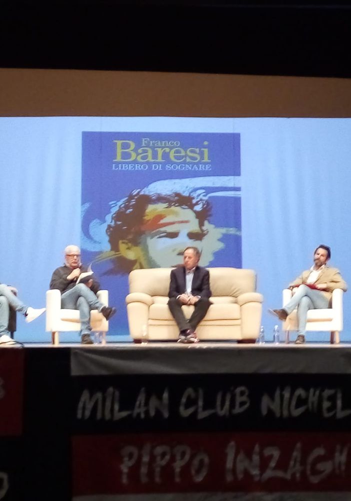 baresi sul palco del teatro superga