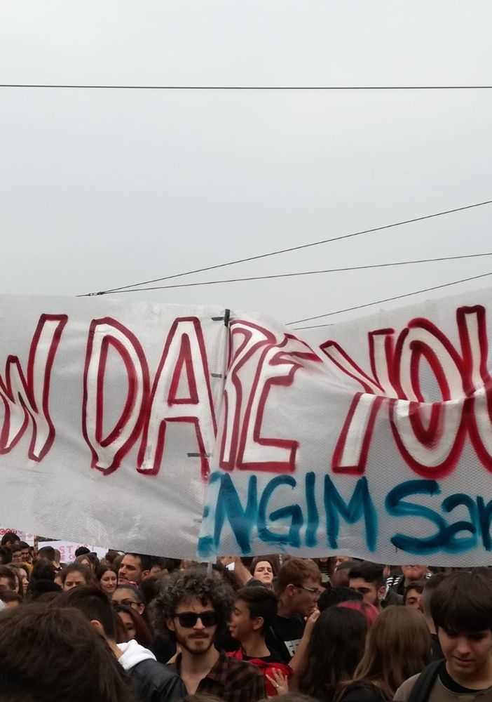 Fridays for future a Torino: ecco la (nostra) classifica degli slogan più divertenti letti alla manifestazione [FOTO e VIDEO]