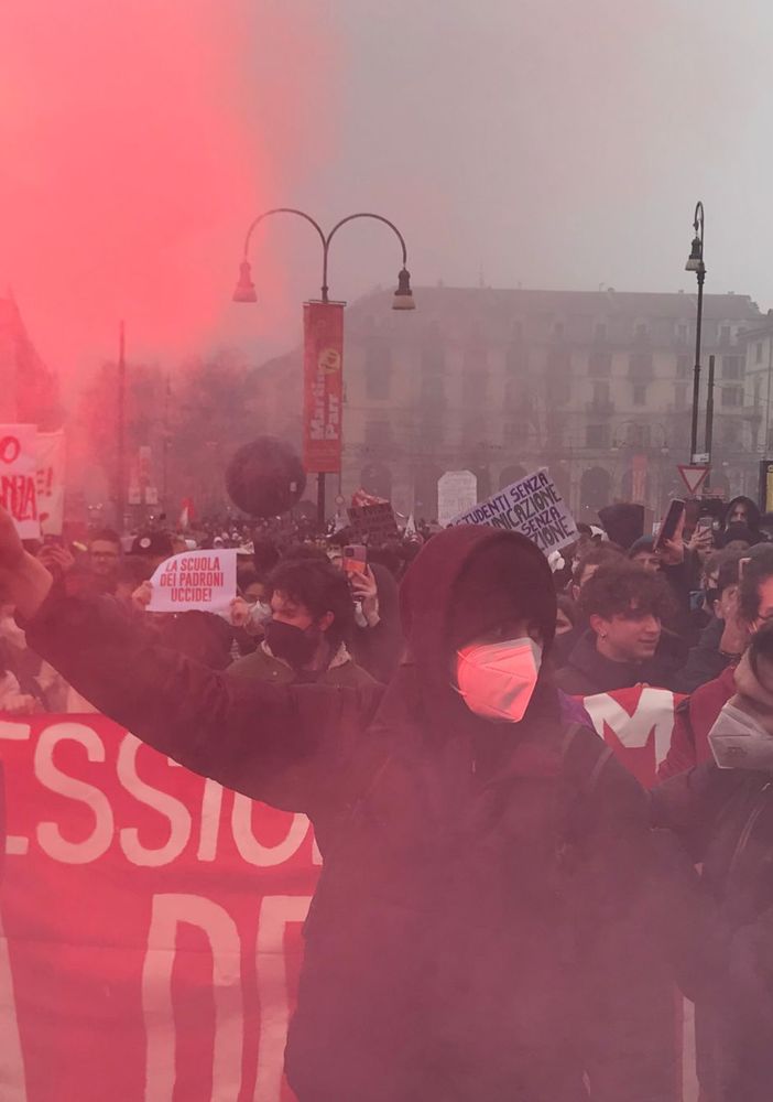 studenti in corteo nel centro di Torino