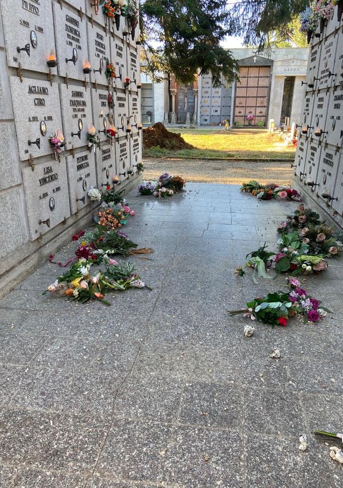 Santena, furti di &quot;oro rosso&quot; messi a segno al cimitero: trafugati oltre 370 vasi di rame