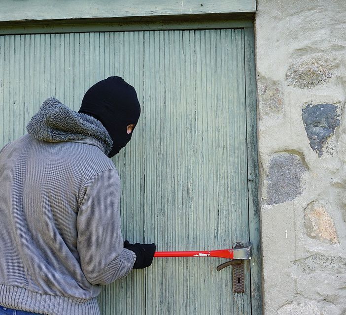 Picchiato e derubato da tre persone: brutta avventura per un 52enne di Bollengo (fot di archivio)