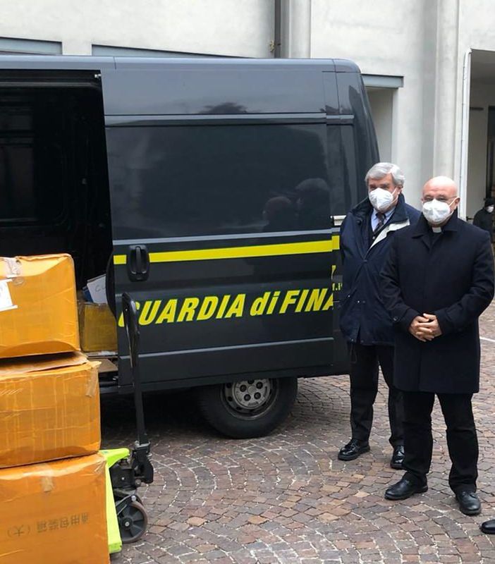 la consegna delle mascherine al Cottolengo