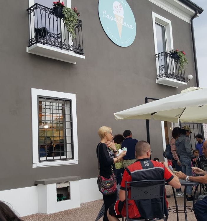 In via Stradella apre una nuova gelateria, Novello della 5: &quot;Segnale di rivitalizzazione della Spina Reale&quot;