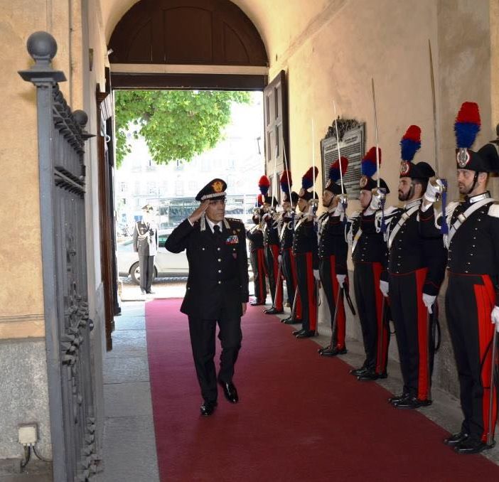 Torino, il nuovo comandante interregionale dei carabinieri fa visita alla Caserma Bergia