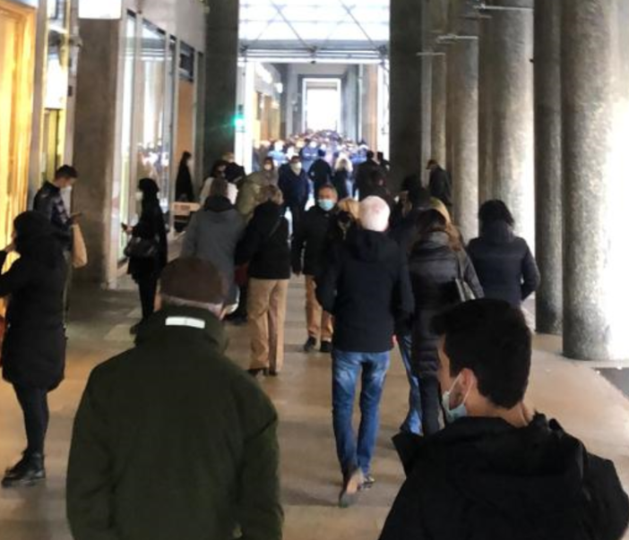 Via Roma a Torino: qui una ragazza è stata scippata