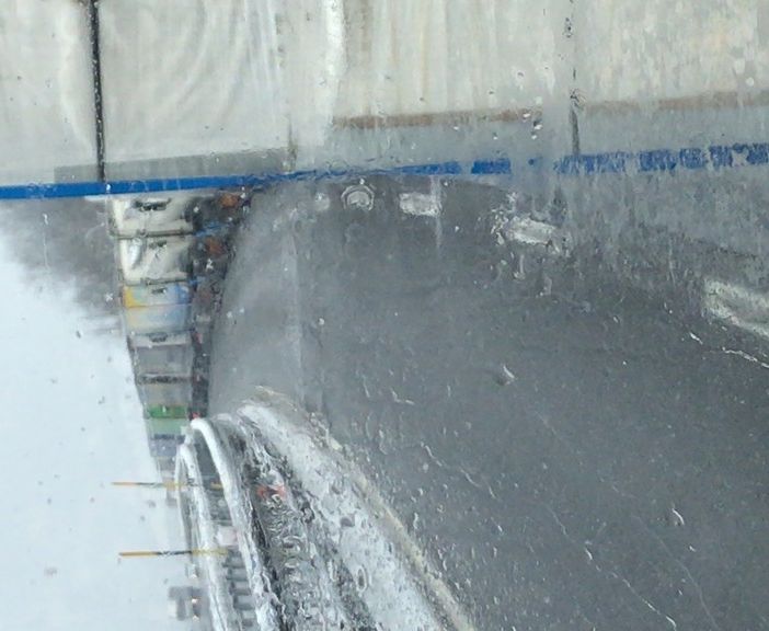 Una colonna di camion lunga 5-6 chilometri ferma sull'A32 del Frejus, complici neve e ghiaccio