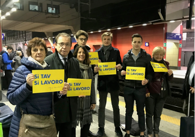 Manifestazione Sì Tav davanti a Montecitorio: Giachino e i suoi partiti alle 6 di stamattina