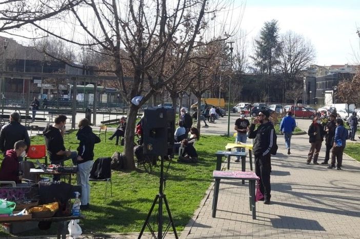 Aurora, l'attacco di Fratelli d'Italia: “Anarchici a sostegno delle baby gang e assembramenti, vergogna”