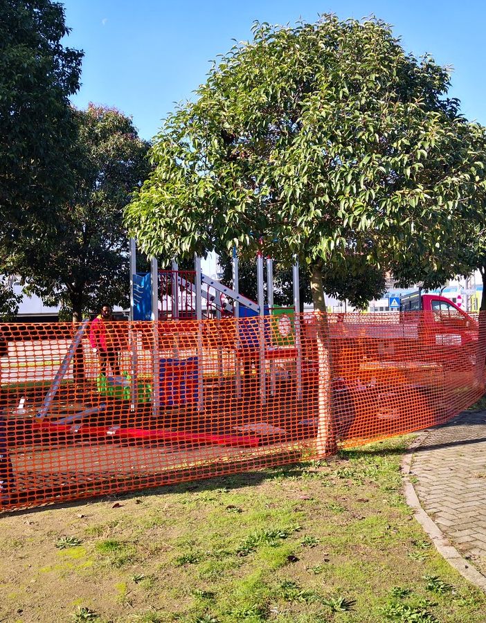 Intervento per i giochi per bambini ai giardini Banfo