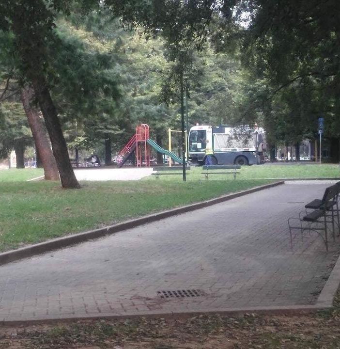 In corso Cosenza un aperitivo antirazzista con le famiglie nomadi del giardino