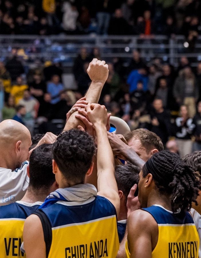 Reale Mutua Basket festeggia contro Trieste la 100esima partita casalinga dalla fondazione