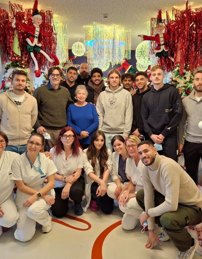 La visita dei calciatori del Toro regalo di Natale per i pazienti del Regina Margherita