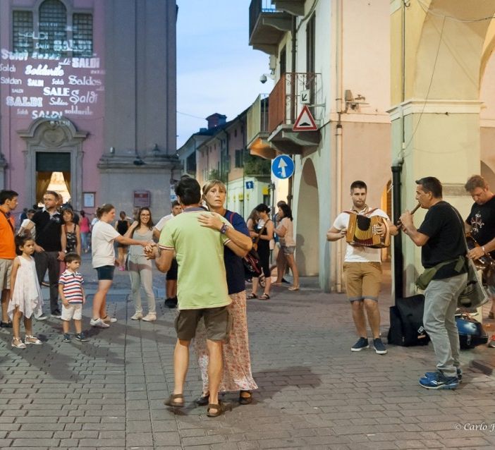 Carmagnola, per i Giovedì sotto le stelle “Notte dello shopping e dello sport” il 7 luglio