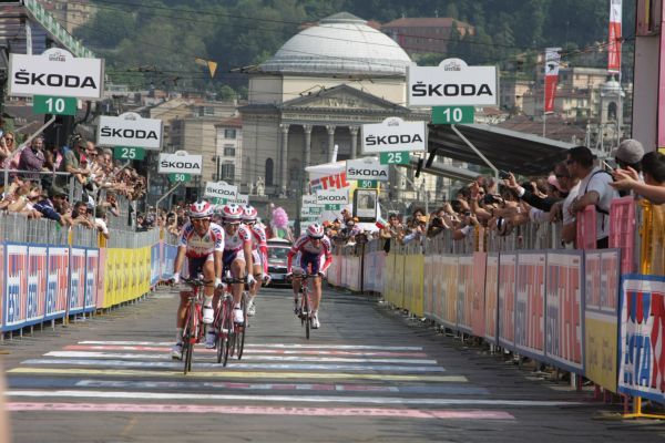 Piemonte, Anas: il 24, 25 e 26 maggio interruzioni temporanee alla circolazione per il Giro d’Italia