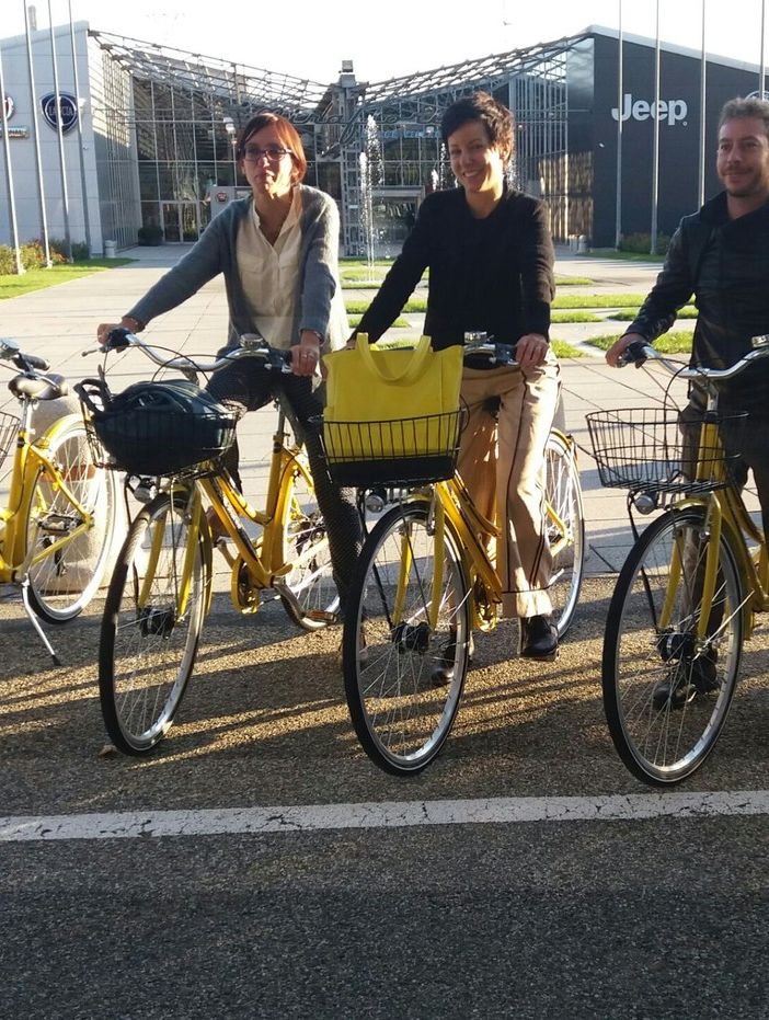Ma dove vai, bella giunta in bicicletta?