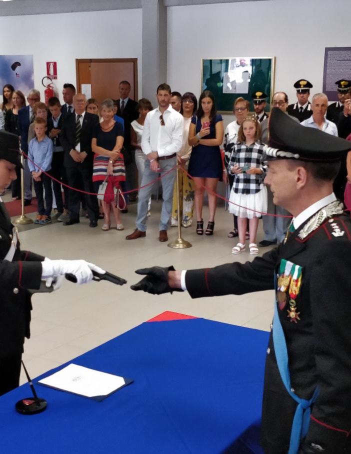 Carabinieri atleti giurano fedeltà alla Repubblica: la figlia di Zoeggeler in lacrime