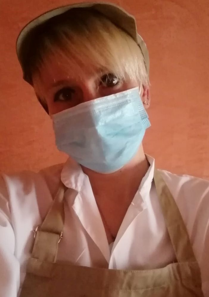Giusy, la commessa che dedica il suo tempo libero a consegnare spesa e mascherine agli anziani di Moncalieri