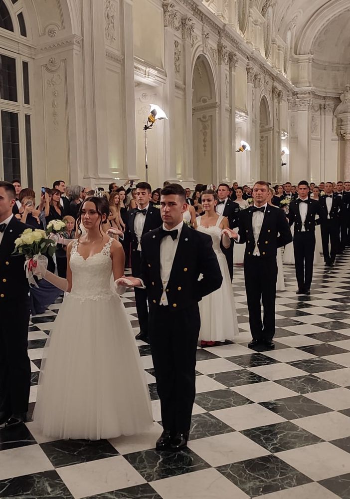La Reggia di Venaria torna a illuminarsi per il Gran Ballo delle Debuttanti con un messaggio di solidarietà alle donne iraniane