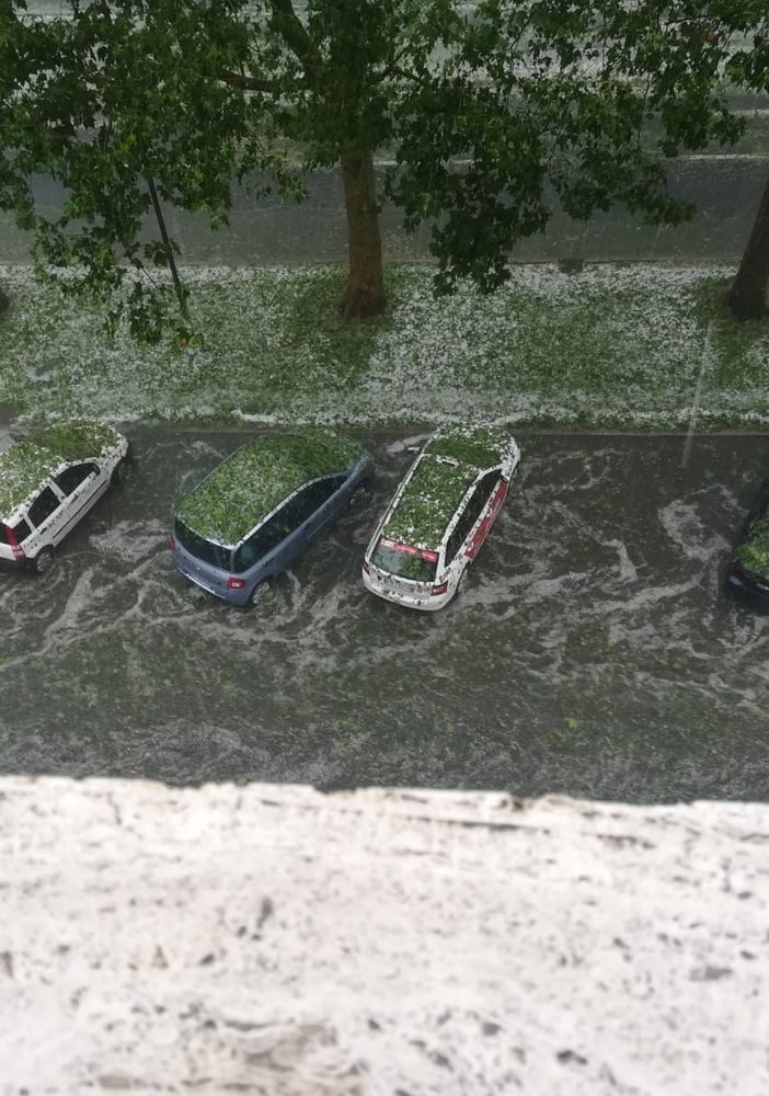 Torino, in attesa del solleone arrivano grandine e vento: violento nubifragio su tutta la città. Tragedia sfiorata a San Mauro [FOTO e VIDEO]