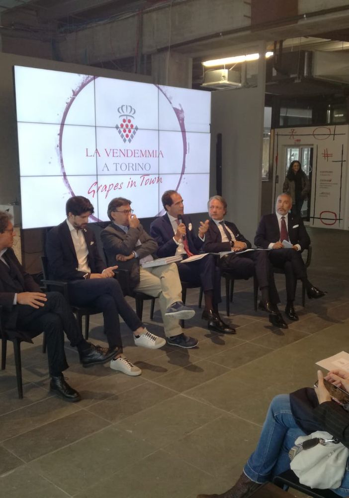 Un brindisi nel segno di Cavour all'anteprima della &quot;Vendemmia a Torino&quot;