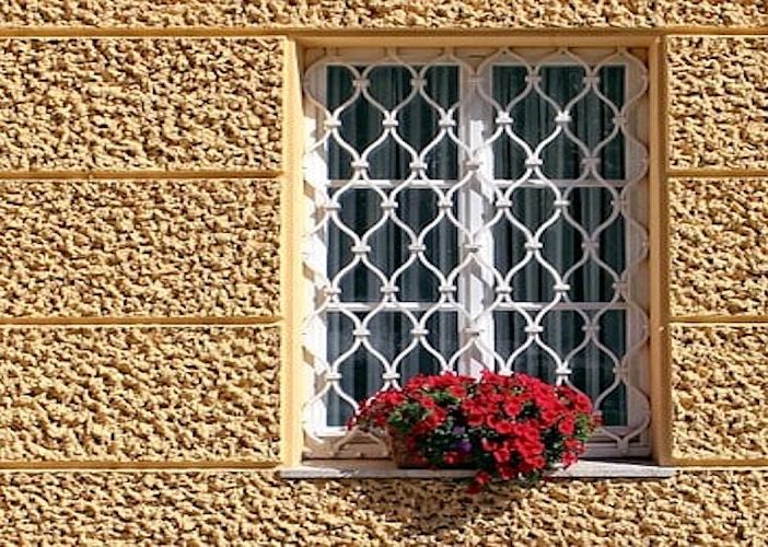 Grate in ferro: serramenti di sicurezza per proteggere finestre e porte finestre