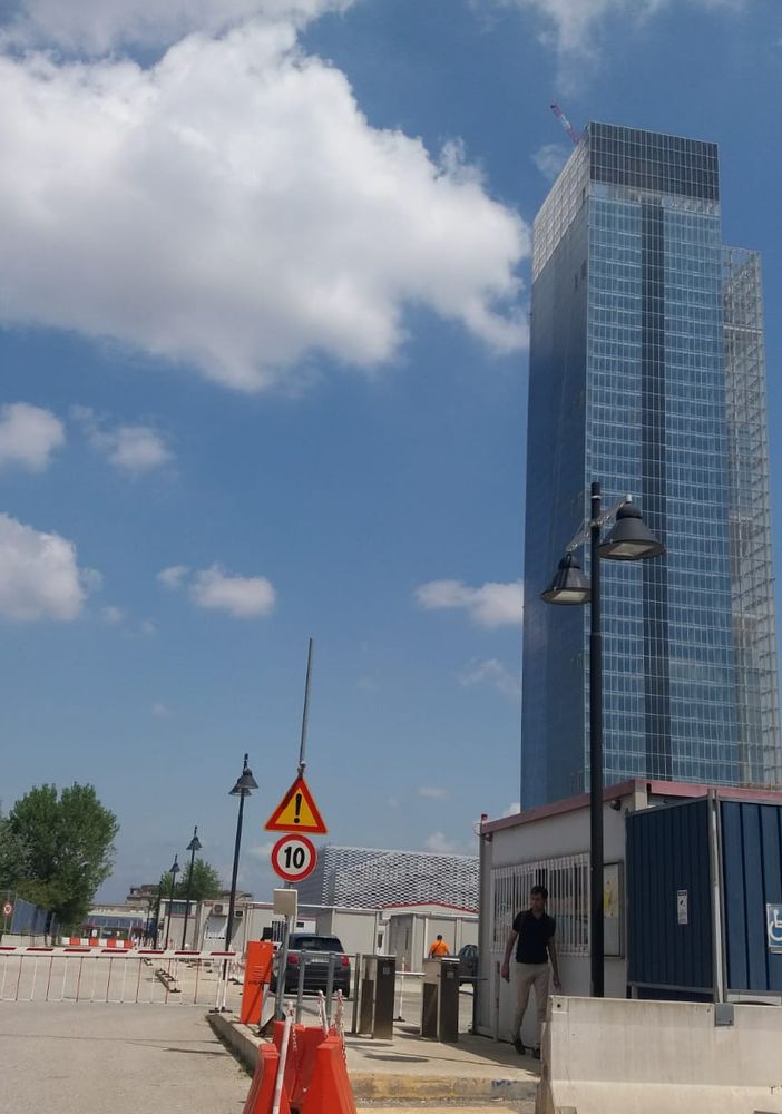 Nel grattacielo della Regione approvata ottava variante, l'associazione Radicale: &quot;Siamo a 327 milioni di euro complessivi&quot;