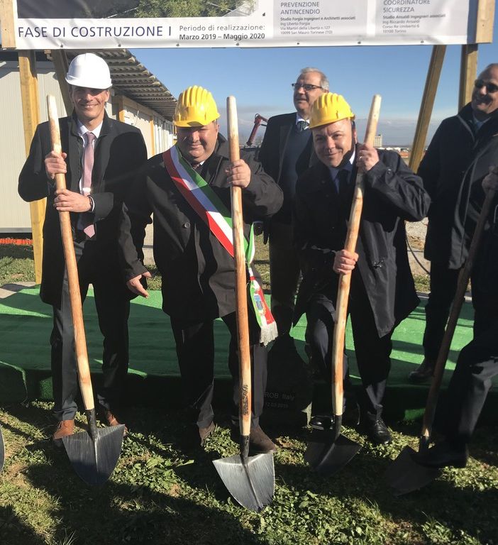 Pianezza, posata la prima pietra del nuovo stabilimento Grob: “Opportunità di lavoro unica”