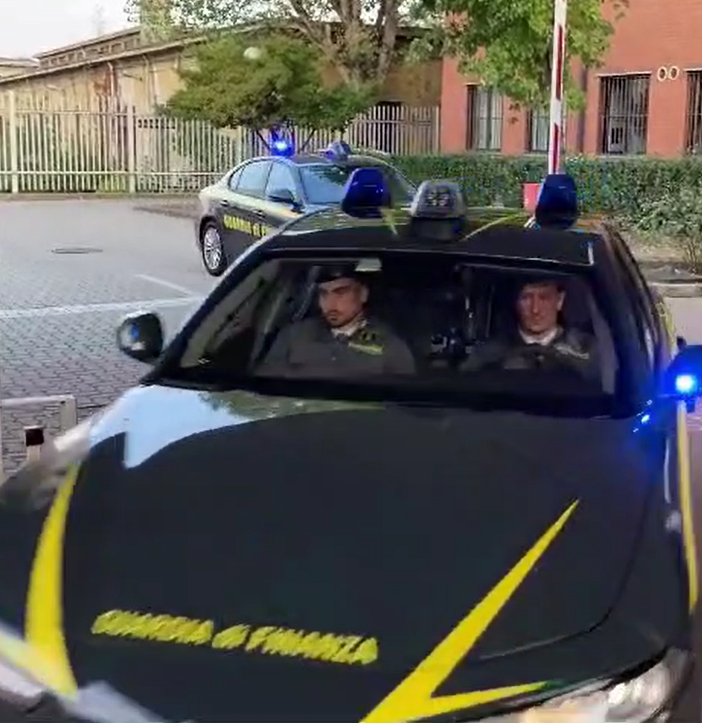 uomini della guardia di finanza