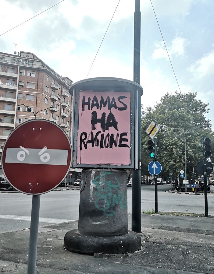 &quot;Hamas ha ragione&quot;, le scritte in Barriera finiscono sotto la lente della Digos