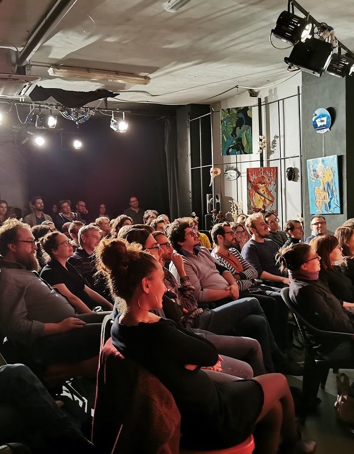 Il Piccolo Teatro Comico rialza il sipario: si comincia venerdì con I Mammuth
