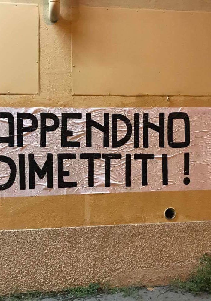 Blitz nella notte: striscioni con scritto &quot;Appendino dimettiti&quot; in tutta la città