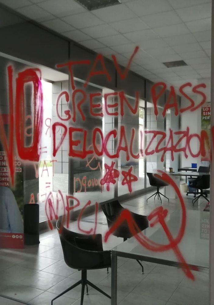 Atti vandalici contro la sede del comitato elettorale di Stefano Lo Russo