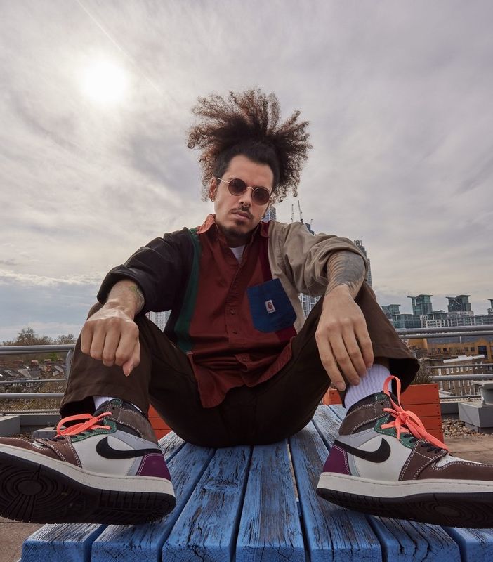 Il rap di Davide Shorty sul palco del Cap10100