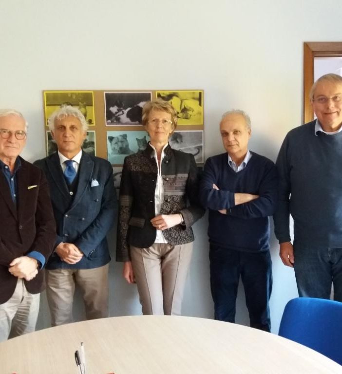 Da sinistra, Lodovico Rosato (Direttore della Chirurgia Generale di Ivrea e Direttore del Dipartimento Oncologico), Libero Tubino (Direttore del Dipartimento di Area Chirurgica), Adriana Ginardi (Direttore della Chirurgia Generale di Chivasso), Lorenzo Ardissone (Direttore Generale ASL TO4), Eraldo Personnettaz (Direttore della Chirurgia Generale di Ciriè)