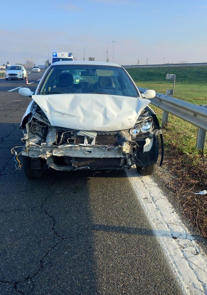 Incidente in tangenziale allo svincolo Bauducchi: un ferito