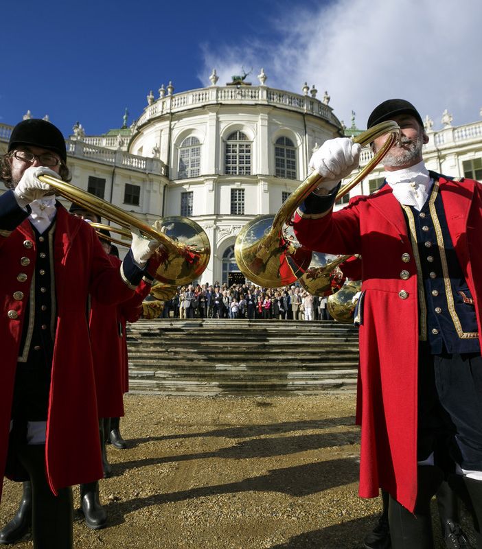 Alla Palazzina di Caccia, la visita guidata musicale alla scoperta delle tele del Cignaroli