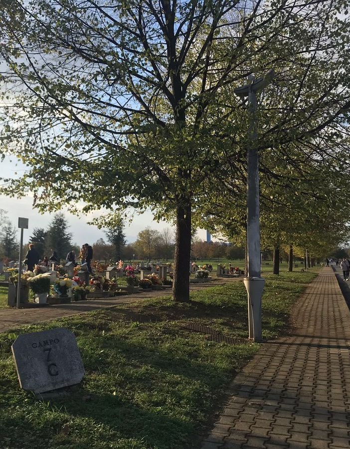 25 novembre: si legge davanti al cimitero Parco, contro la violenza sulle donne